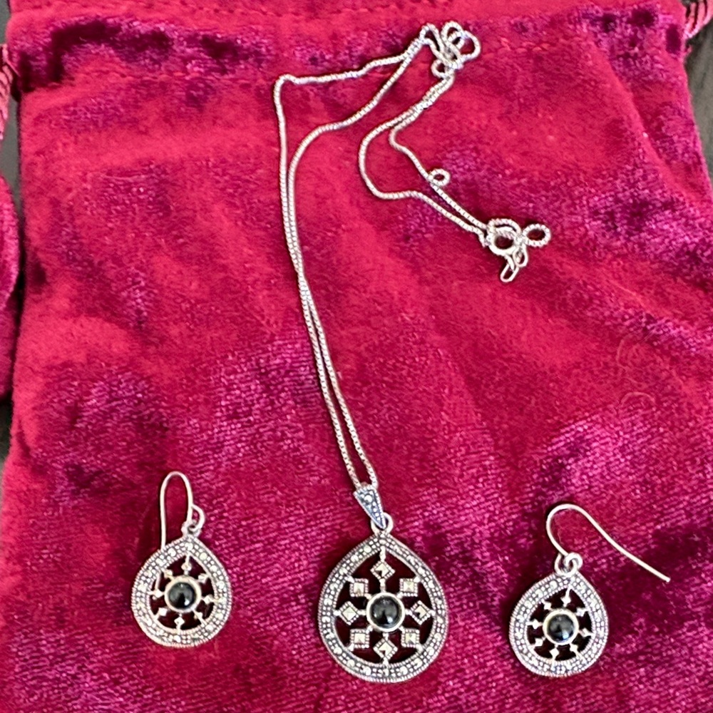 Elegant Sterling Silver Jewelry Set with Ônix and Marcasite Accents